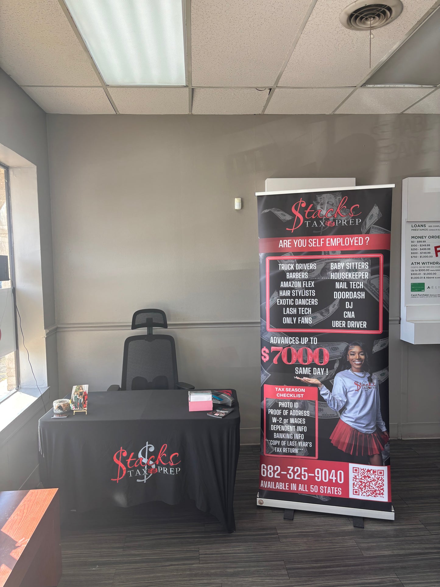 Retractable banner w/ stand